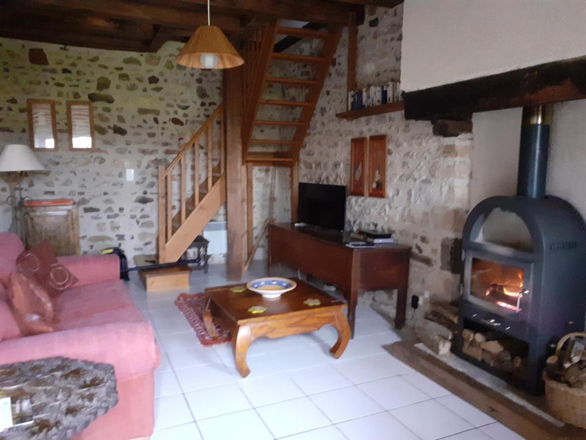 Les Ecots - Petit Gite De Caractere A La Ferme Availles-Limouzine Extérieur photo