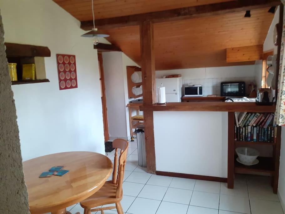 Les Ecots - Petit Gite De Caractere A La Ferme Availles-Limouzine Extérieur photo